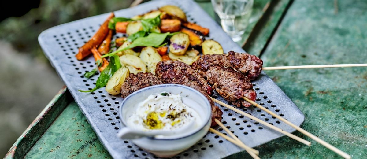 Kofta lammespyd med yoghurtsaus