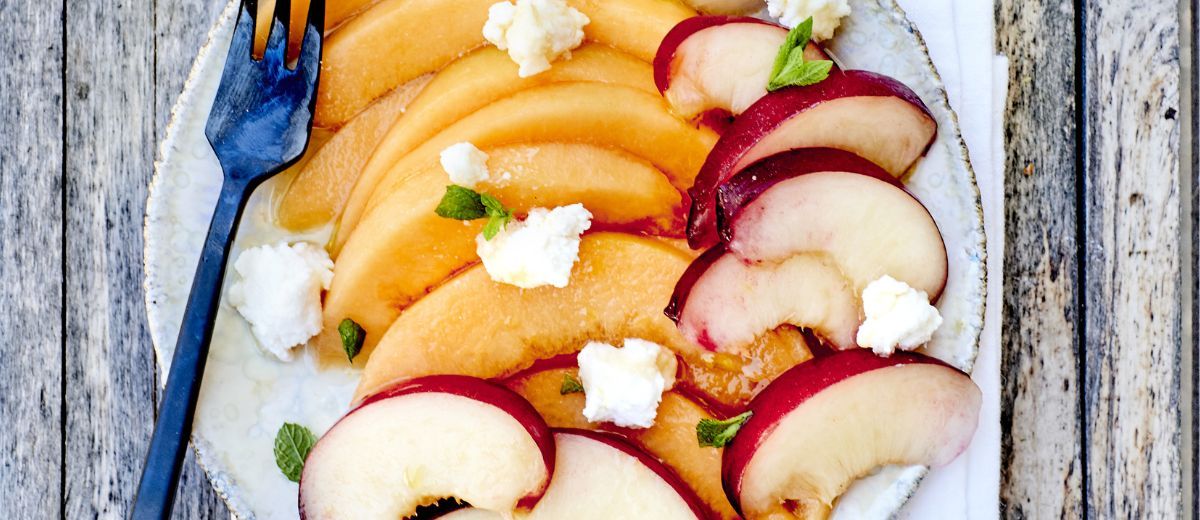 Salat av fersken og melon